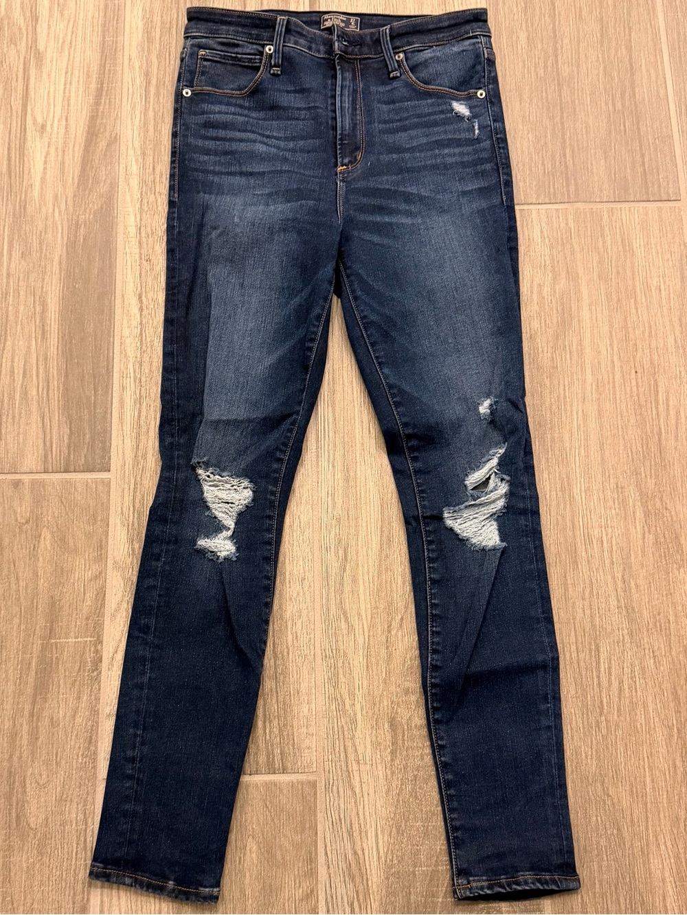 Abercrombie and Fitch Simone High Rise Super Skinny 27/4 Short Inseam 26”